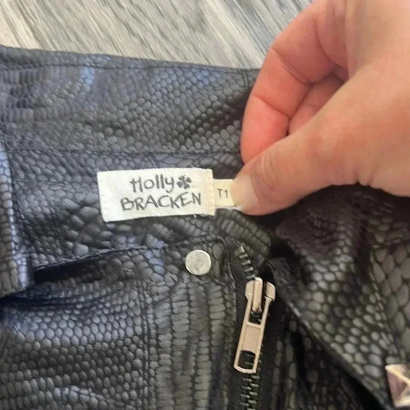 🔥molly Bracken🔥 | Black snakeskin pattern light jacket - Picture 5 of 12